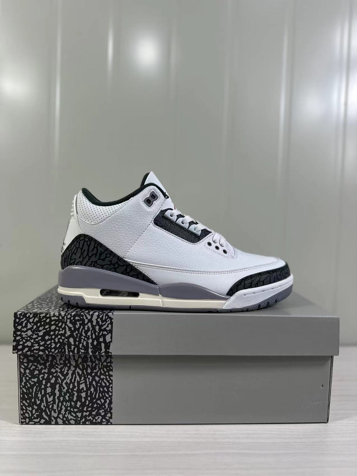 Jordan Air Jordan 3 Retro White Cement Grey CT8532-106