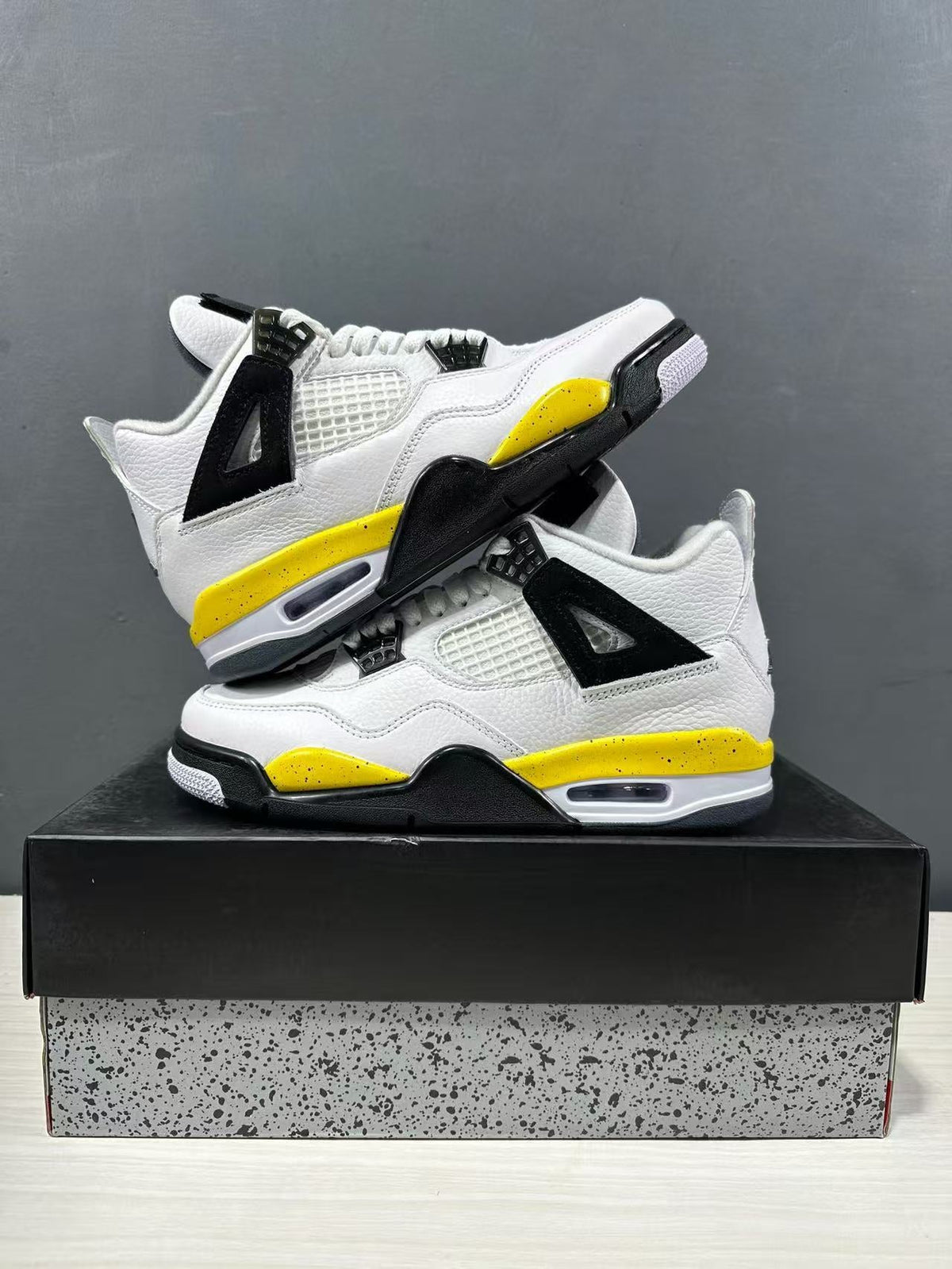 Jordan Air Jordan 4 Retro White Yellow Black Sneakers IO2468-102