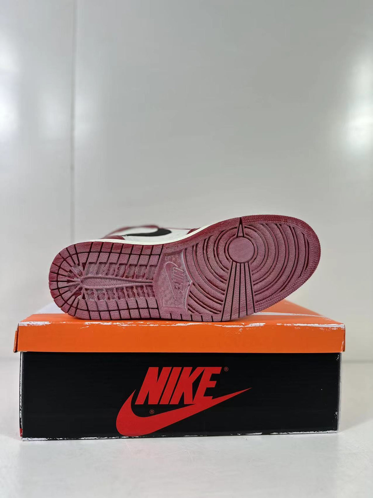 Jordan Air Jordan 1 Retro High OG Lost & Found Sneakers