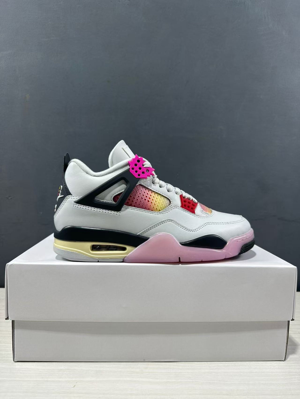 Jordan Air Jordan 4 Retro Comic Sneakers White Black Pink JA1135-100