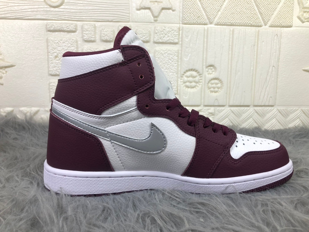Nike Air Jordan 1 Retro High OG Bordeaux Sneakers 555088-611