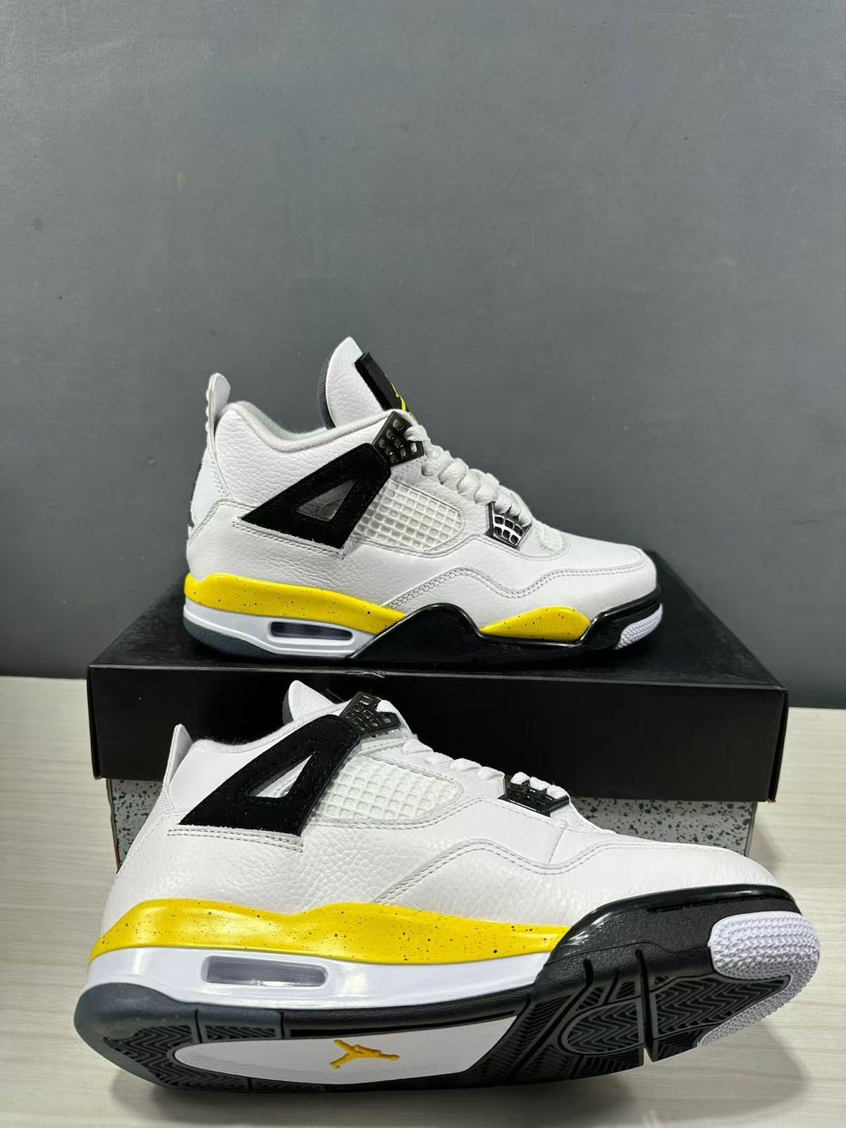 Jordan Air Jordan 4 Retro White Yellow Black Sneakers IO2468-102