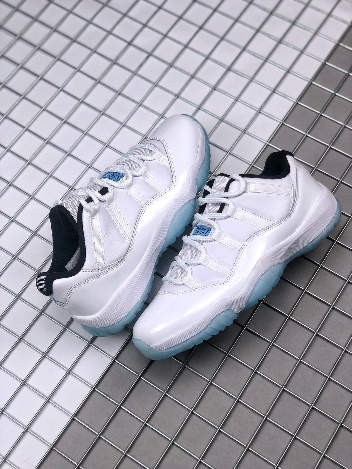 Jordan Air Jordan 11 Low Legend Blue Sneakers AV2187-117