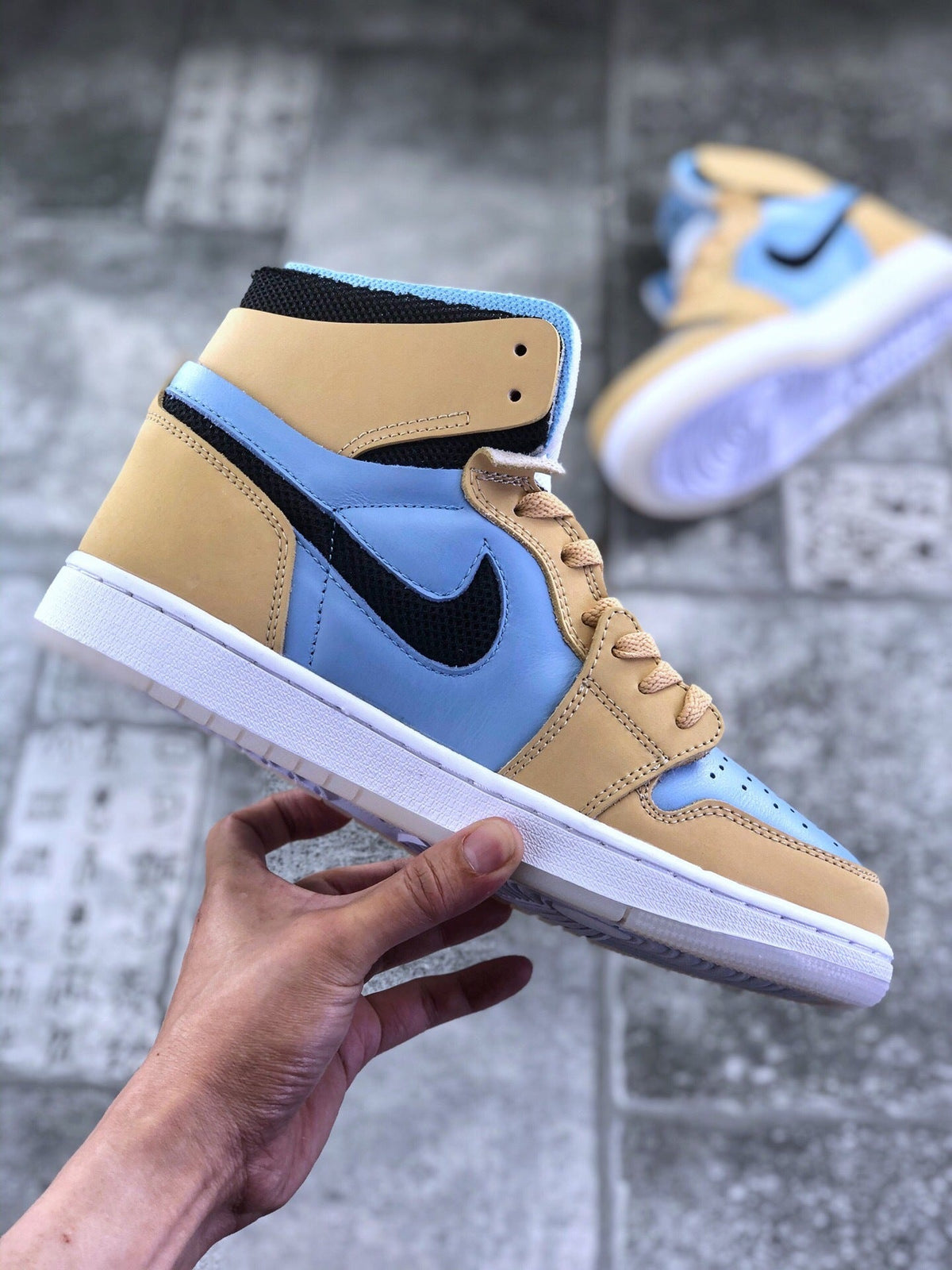 Jordan Air Jordan 1 Zoom CMFT Blue Tan Sneakers CT0979-400