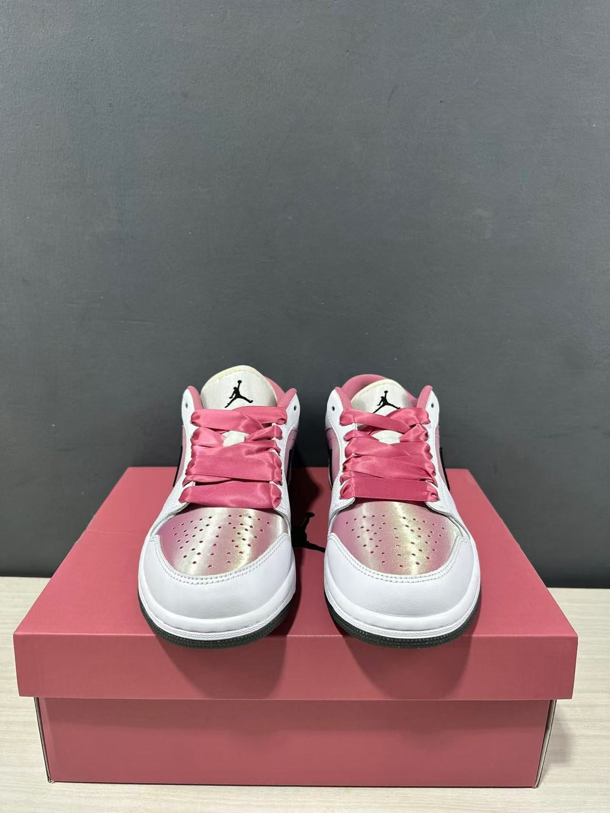 Jordan Air Jordan 1 Low SE Pink White Sneakers LO0668-100