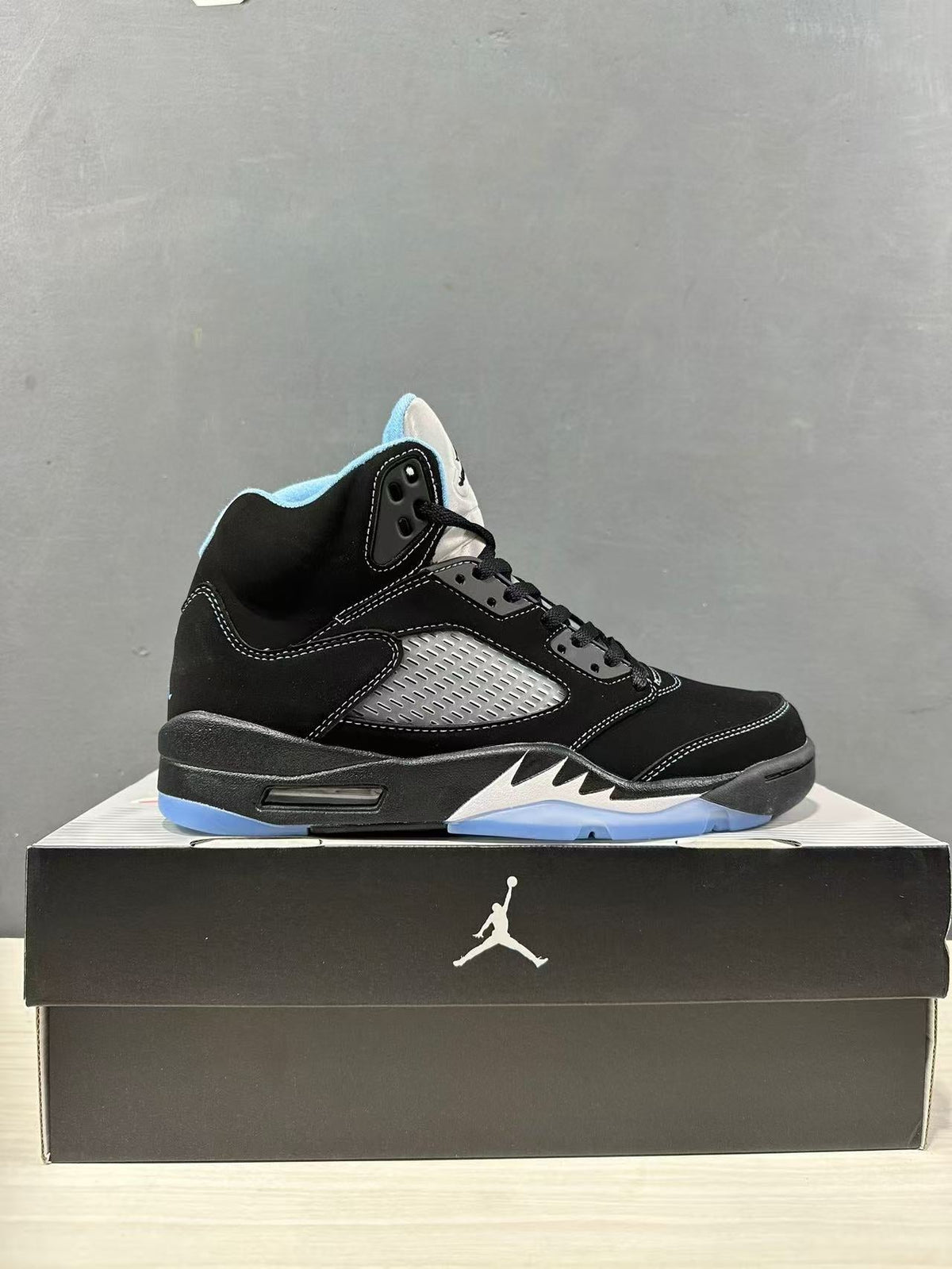Jordan Air Jordan 5 Retro Black University Blue DD0587-008
