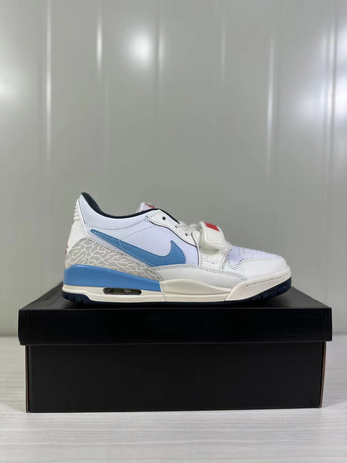 Jordan Legacy 312 Low White Blue Red HM3709-141