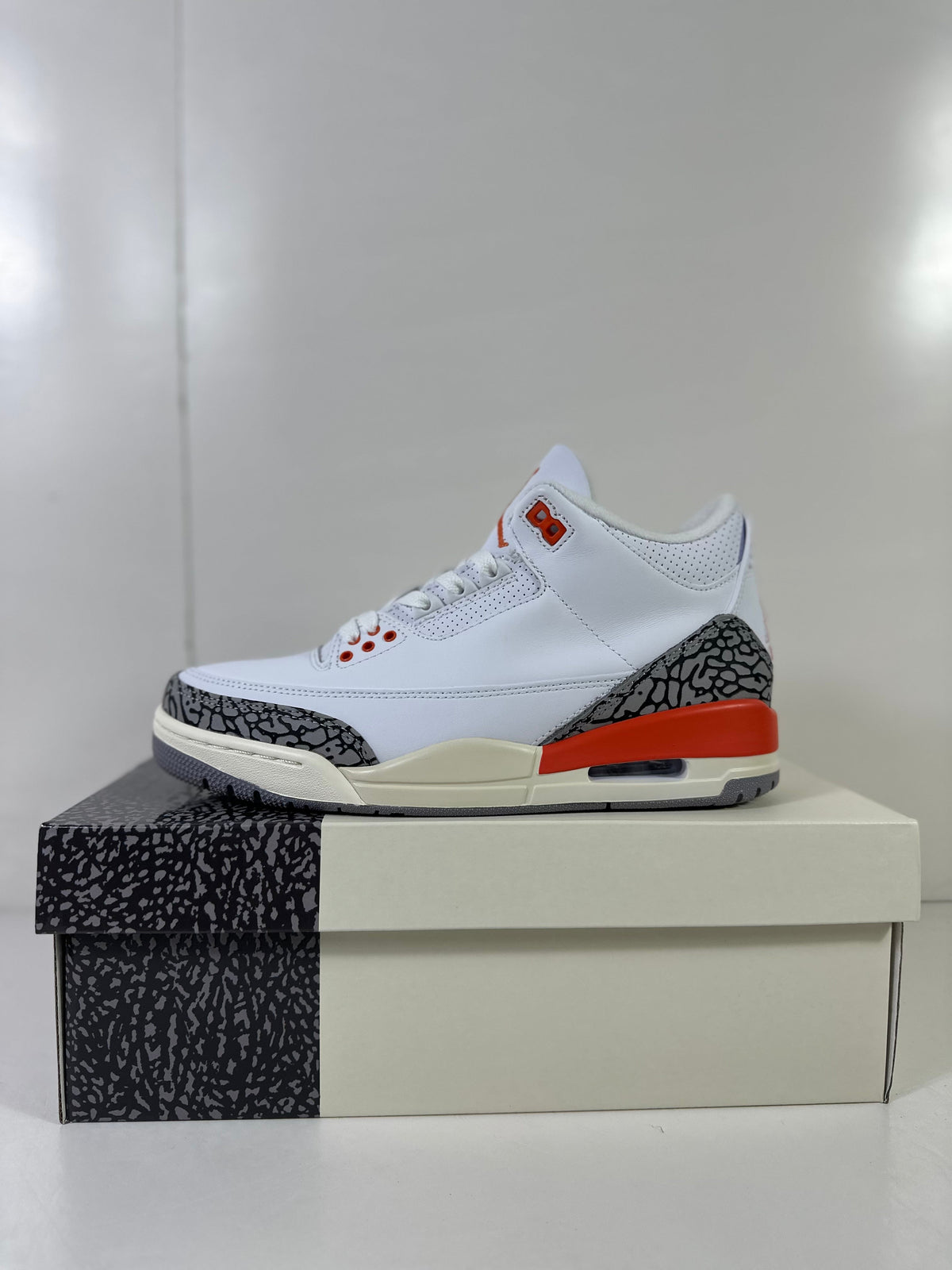 Jordan Air Jordan 3 Retro WMNS Georgia Peach Sneakers