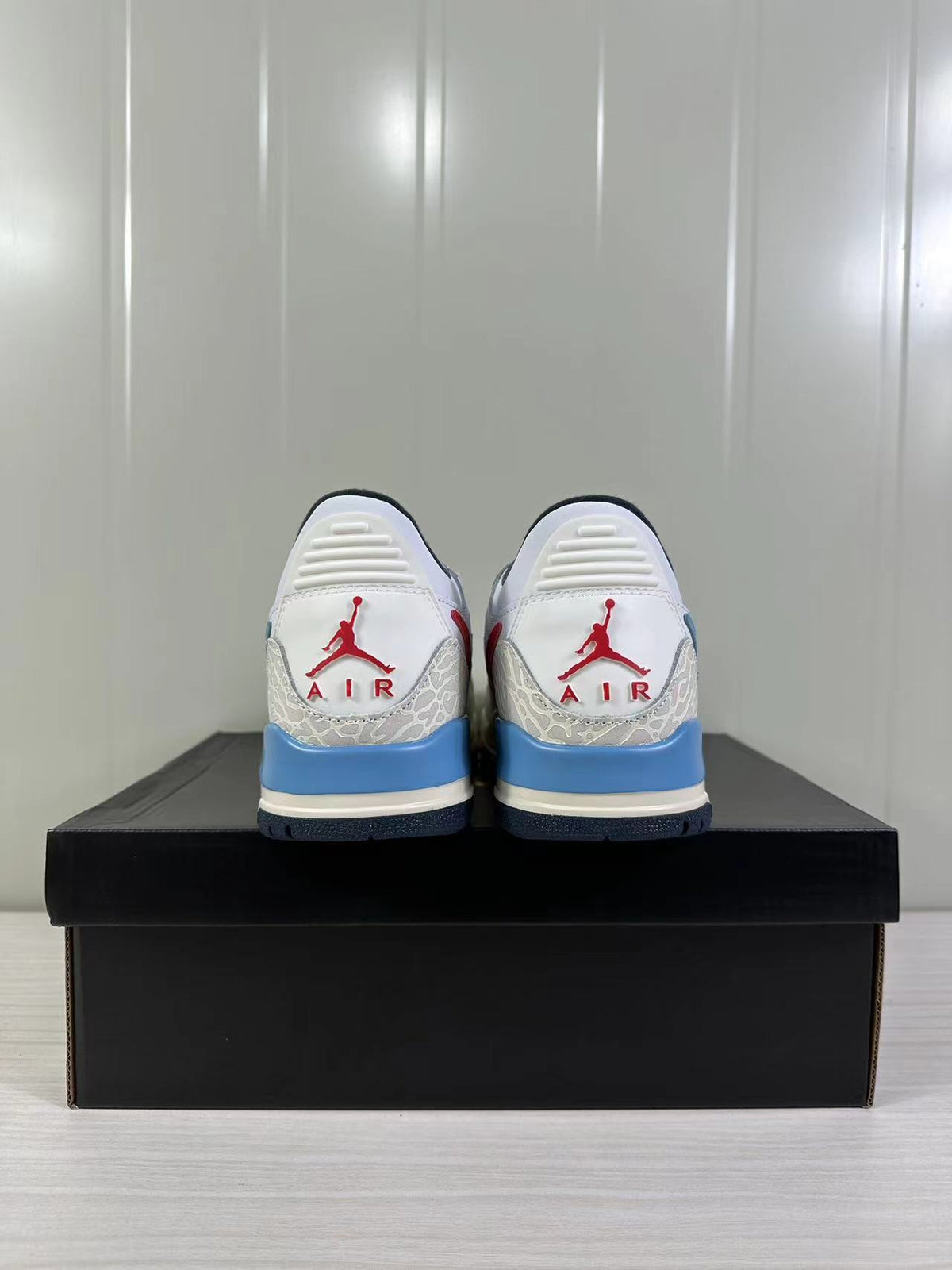 Jordan Legacy 312 Low White Blue Red HM3709-141