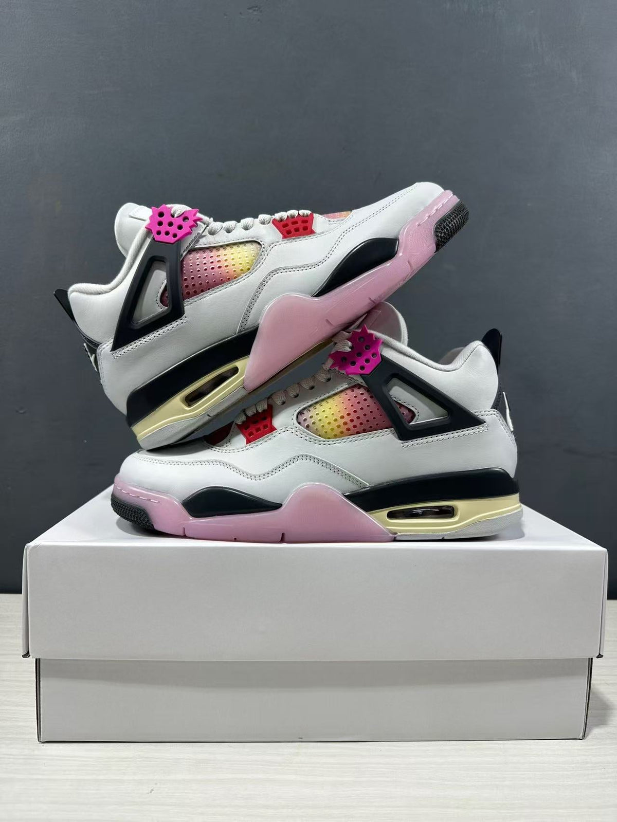 Jordan Air Jordan 4 Retro Comic Sneakers White Black Pink JA1135-100