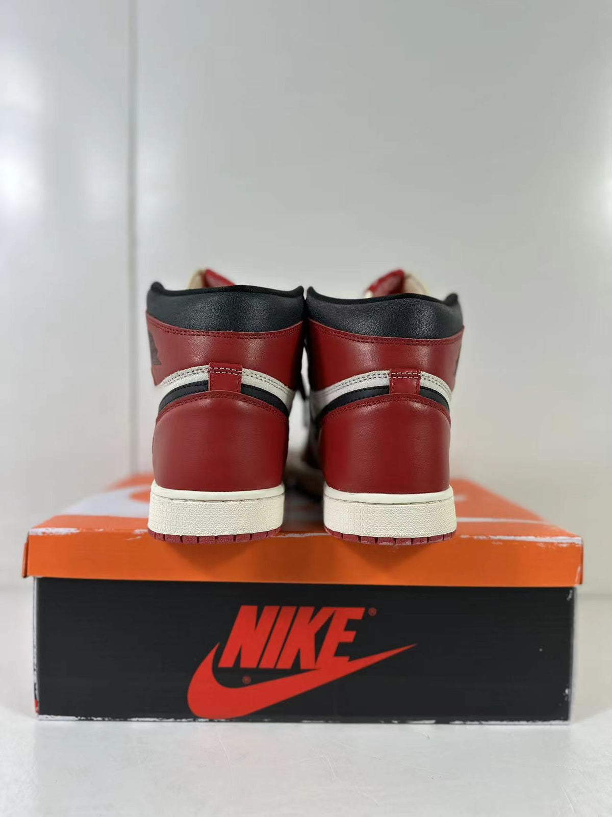 Jordan Air Jordan 1 Retro High OG Lost & Found Sneakers