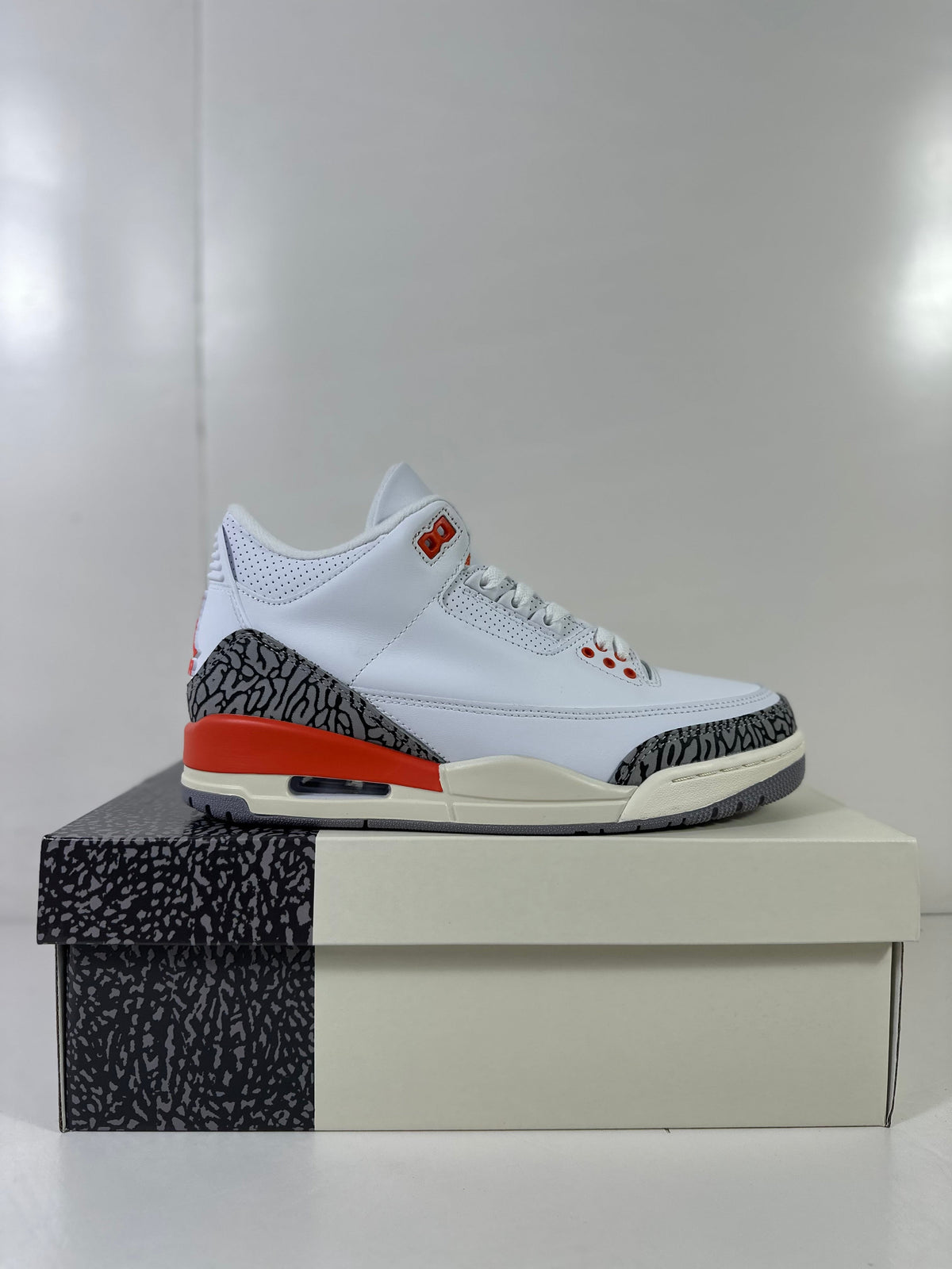 Jordan Air Jordan 3 Retro WMNS Georgia Peach Sneakers