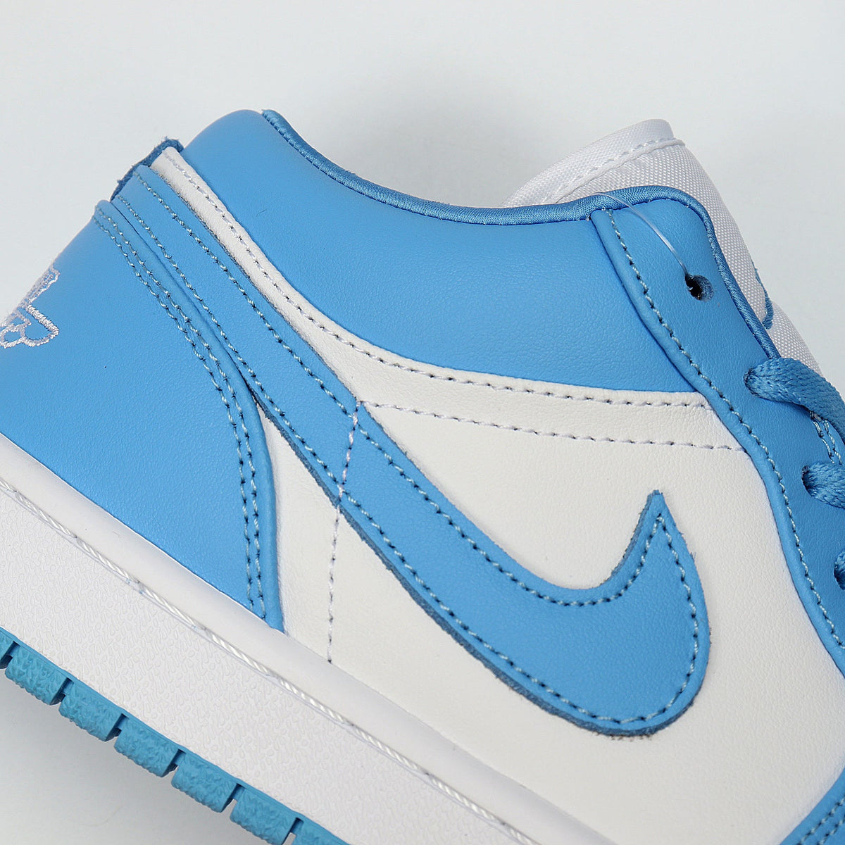Nike Dunk Low North Carolina Blue Sneakers AO9944-441