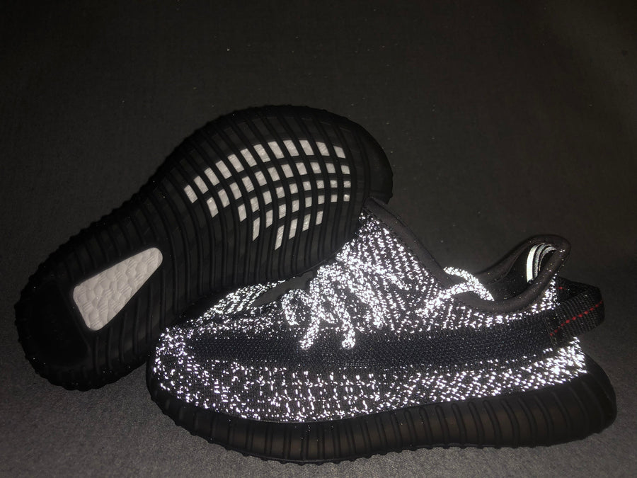 Yeezy 350 V2 Kids Sneakers in Black