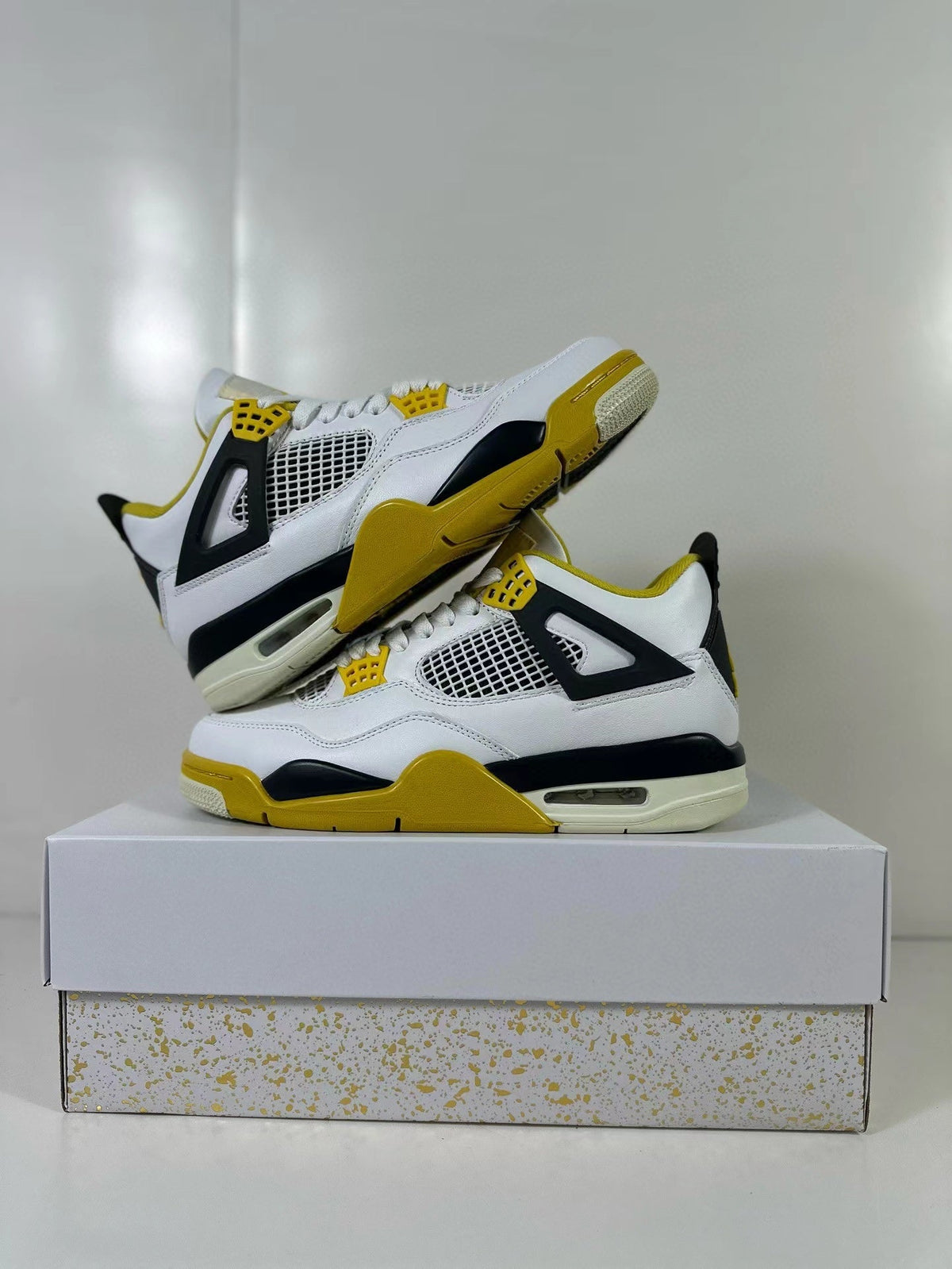 Jordan Air Jordan 4 Vivid Sulfur Sneakers White Yellow AQ9129-101