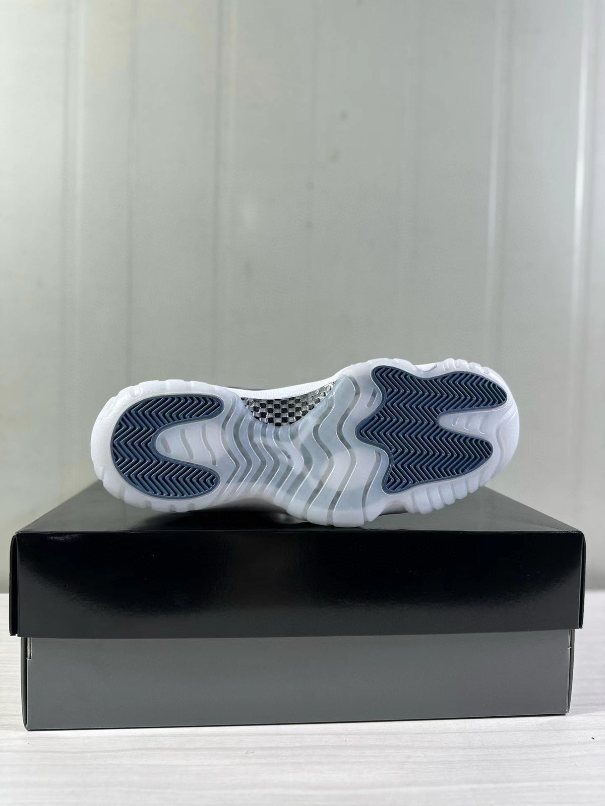 Jordan Air Jordan 11 Low Diffused Blue Sneakers FV5104-104