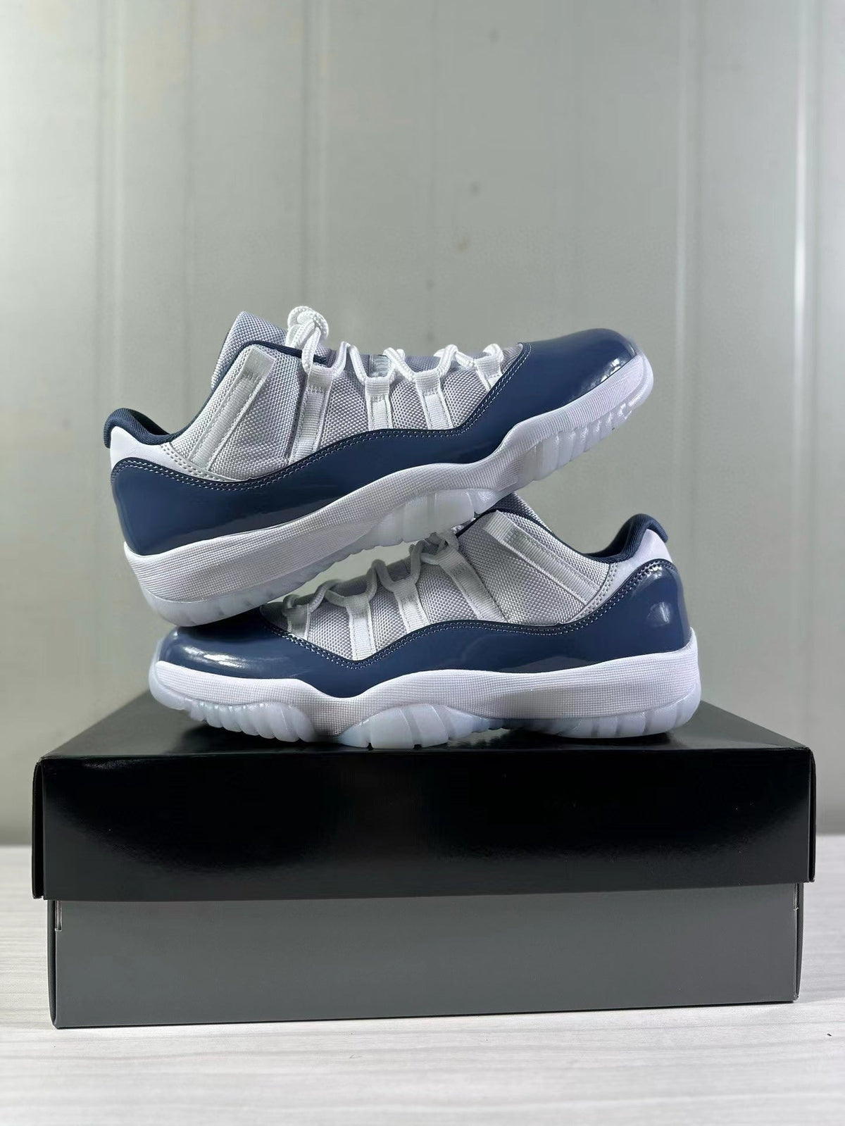 Jordan Air Jordan 11 Low Diffused Blue Sneakers FV5104-104