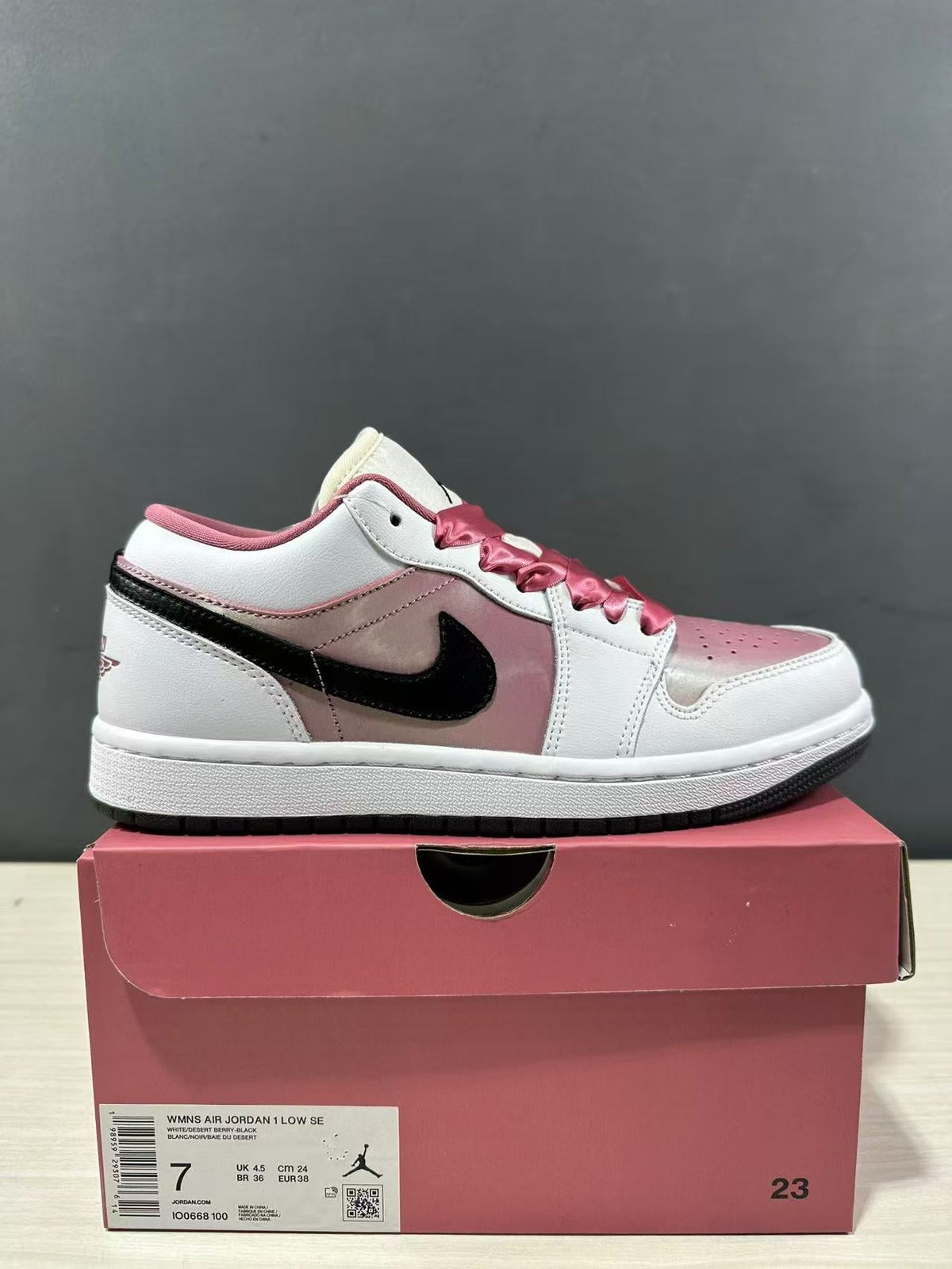 Jordan Air Jordan 1 Low SE Pink White Sneakers LO0668-100