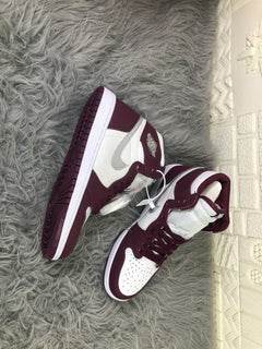 Nike Air Jordan 1 Retro High OG Bordeaux Sneakers 555088-611